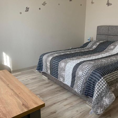 Kristaly Apartman Eger Eksteriør bilde