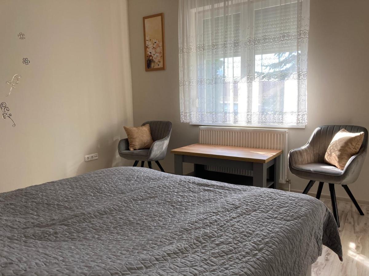 Kristaly Apartman Eger Eksteriør bilde